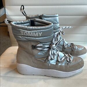 Tommy Hilfiger Women's Silver and Gray Boots